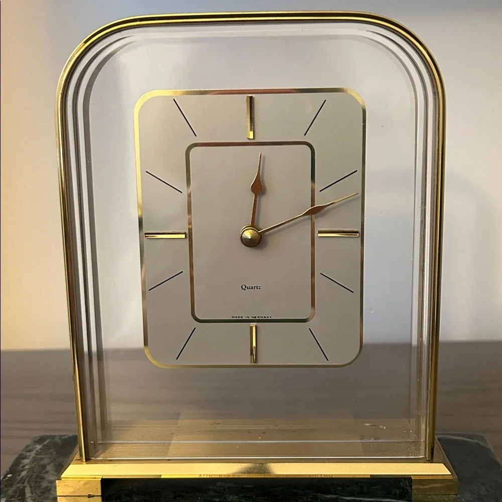 Vintage Hechinger Green Marble Base Mantle Table Shelf Solid Brass Clock.